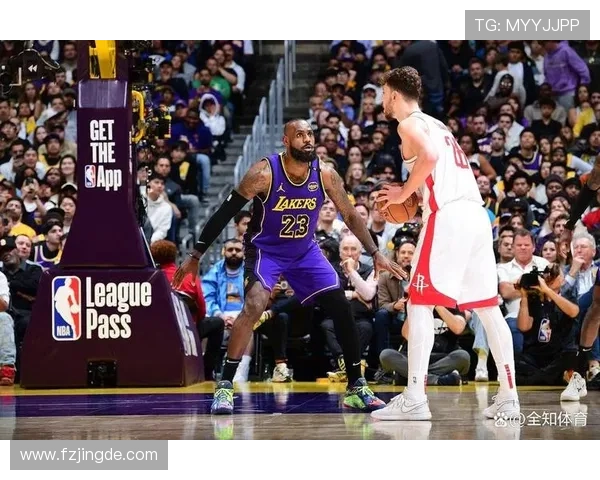 詹姆斯复出帮助湖人击败雄鹿 迎来个人生涯第八次圣诞大战胜利