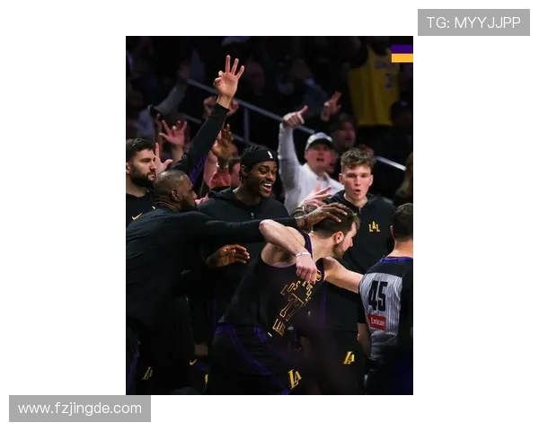 詹姆斯领衔湖人迎战勇士迎接季后赛大战 全明星球员集结激战西部